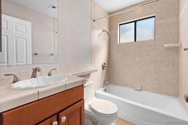 16345 Bassett Ct, Ramona CA: https://media.crmls.org/mediaz/df00952f-64d4-434a-af4d-1bf48fff142e.jpg