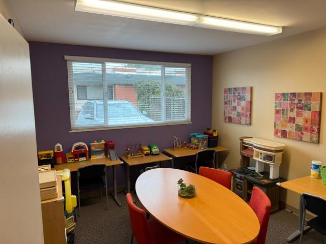 422 Peninsula Avenue, San Mateo CA: https://media.crmls.org/mediaz/df00f139-b4e9-425b-940c-0c99cf8da69c.jpg