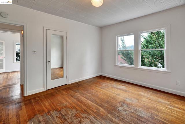 536 Pomona Ave, Albany CA: https://media.crmls.org/mediaz/df013551-7e48-4171-a377-56a78701ae5c.jpg
