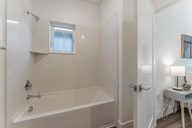 Image 27 of 34 For 975 41st Street 135