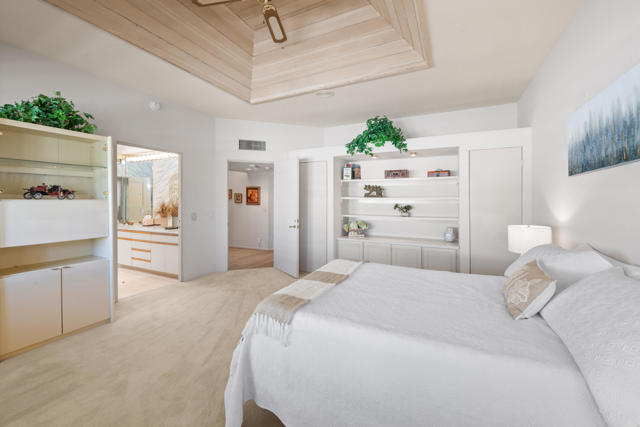 212 S Kavenish Drive, Rancho Mirage CA: https://media.crmls.org/mediaz/df01e1b7-3104-492b-b22e-252261b96ee8.jpg
