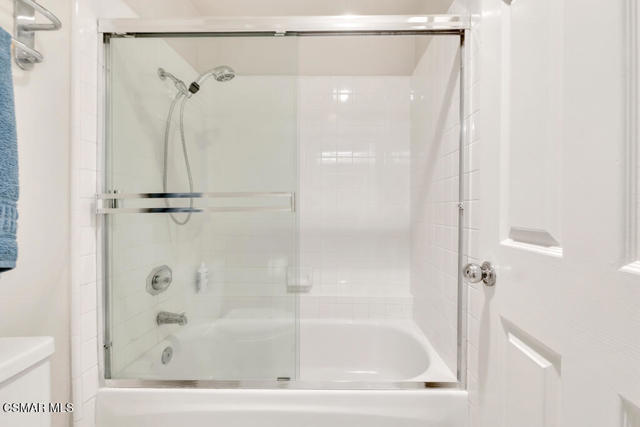 5092 Benedict Court, Oak Park CA: https://media.crmls.org/mediaz/df023e46-50a0-4581-a676-680799390ef0.jpg