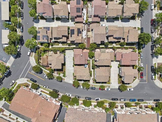 5010 Barrenstar Way, San Ramon CA: https://media.crmls.org/mediaz/df027c0c-8492-47bb-aa3c-dd89029d4f99.jpg