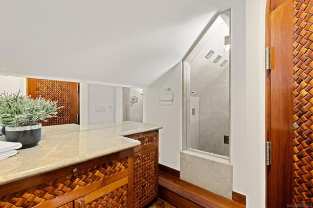 Image 47 of 52 For 2617 Ocean Front Walk