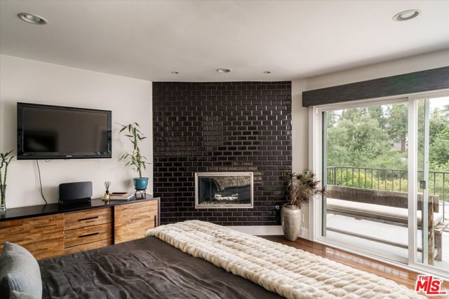 11372 Brill Drive, Studio City CA: https://media.crmls.org/mediaz/df0314e3-cd14-4fe7-a5f1-8d86d5fd80e4.jpg