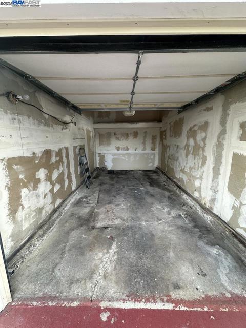 7608 Arthur St, Oakland CA: https://media.crmls.org/mediaz/df03366a-dfe5-4a8f-a17e-09e1dc583e21.jpg