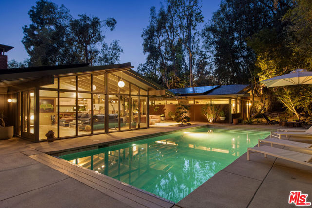 1030 Canon Drive, San Marino CA: https://media.crmls.org/mediaz/df0347c7-7ef5-4fa8-a281-53c53c127016.jpg