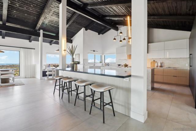 7117 Obelisco Cir, Carlsbad CA: https://media.crmls.org/mediaz/df03aa46-aa83-4821-9396-9bcb210dfdc2.jpg