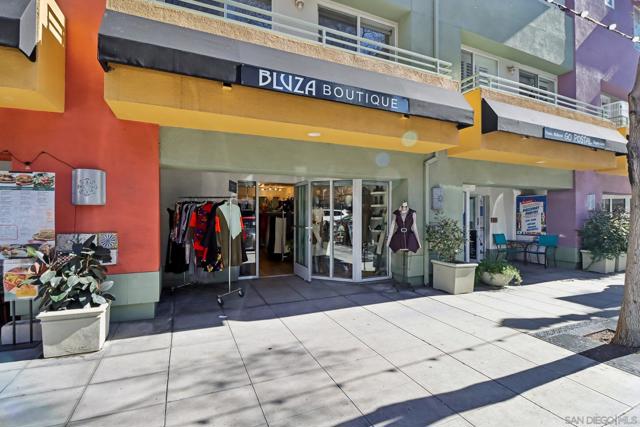 1501 India St, San Diego CA: https://media.crmls.org/mediaz/df03d740-3584-49ab-bd82-b9e7f30178e6.jpg