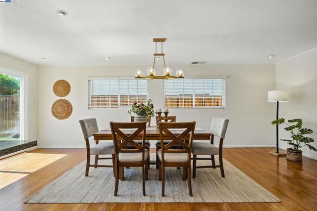 420 Camden Rd, Alameda CA: https://media.crmls.org/mediaz/df045f85-4957-467c-b1ca-d5e66569ab9d.jpg