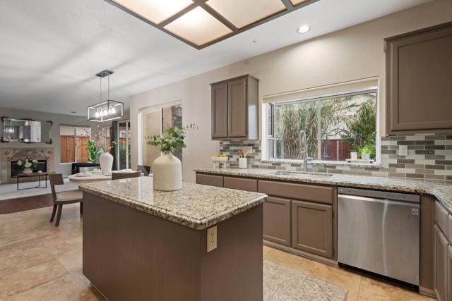 1258 De Cunha Court, Salinas CA: https://media.crmls.org/mediaz/df0570ed-dd7a-4478-8c22-0462af7eb0fc.jpg