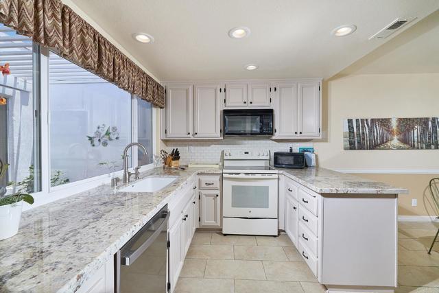 Detail Gallery Image 11 of 36 For 5085 Siros Way, Oceanside,  CA 92056 - 2 Beds | 2 Baths