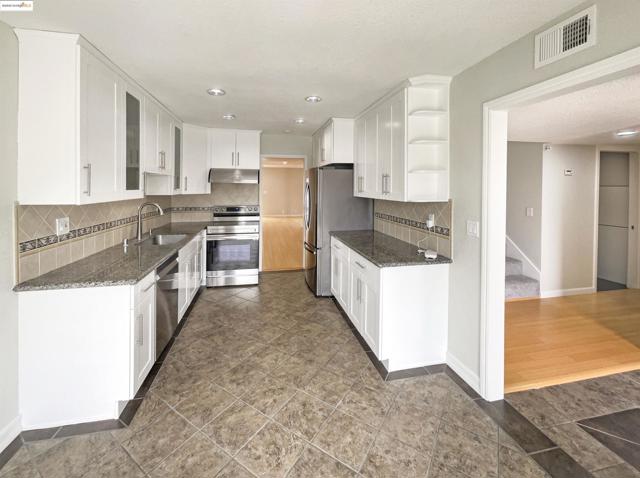 883 Calle De Verde, San Jose CA: https://media.crmls.org/mediaz/df05e212-b8be-4a7f-bfd1-06ad5a69b4fe.jpg