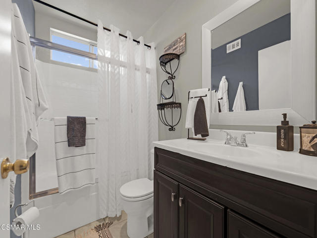 293 Springmist Lane, Simi Valley CA: https://media.crmls.org/mediaz/df063e72-dcb5-4ab0-9be6-4462d20bf9d7.jpg