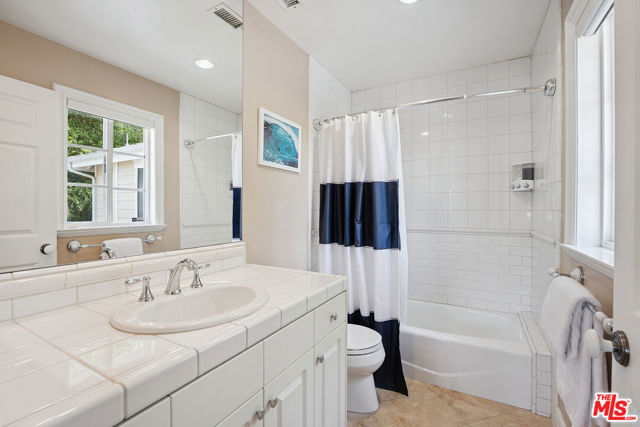 23040 Blue Bird Drive, Calabasas CA: https://media.crmls.org/mediaz/df064dbd-9561-4271-baa8-2f1c3afdb13f.jpg