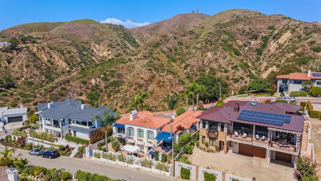 518 Lincoln Drive, Ventura CA: https://media.crmls.org/mediaz/df06da23-bb7a-444b-9905-eb0dd5d198b0.jpg