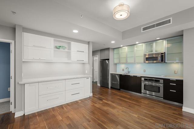 575 6th Avenue, San Diego CA: https://media.crmls.org/mediaz/df07208a-703a-43d3-aae6-a7d1bcdb8053.jpg
