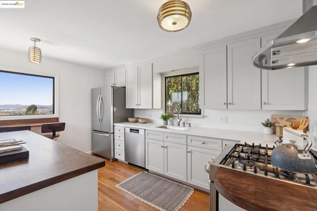 6338 Arlington Blvd, Richmond CA: https://media.crmls.org/mediaz/df073fce-7c84-4a1a-925b-e9529f485f49.jpg