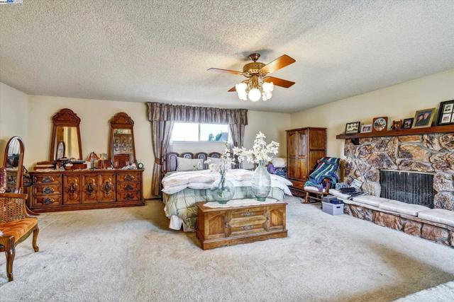 664 Berry Ave, Hayward CA: https://media.crmls.org/mediaz/df07437f-9e3a-451d-8edc-cfeca5f1d580.jpg