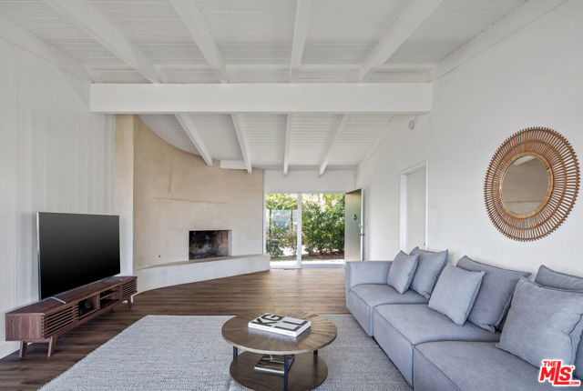 9432 Sierra Mar Place, Los Angeles CA: https://media.crmls.org/mediaz/df07f65b-a7c2-440a-95f9-3158df59fe4d.jpg