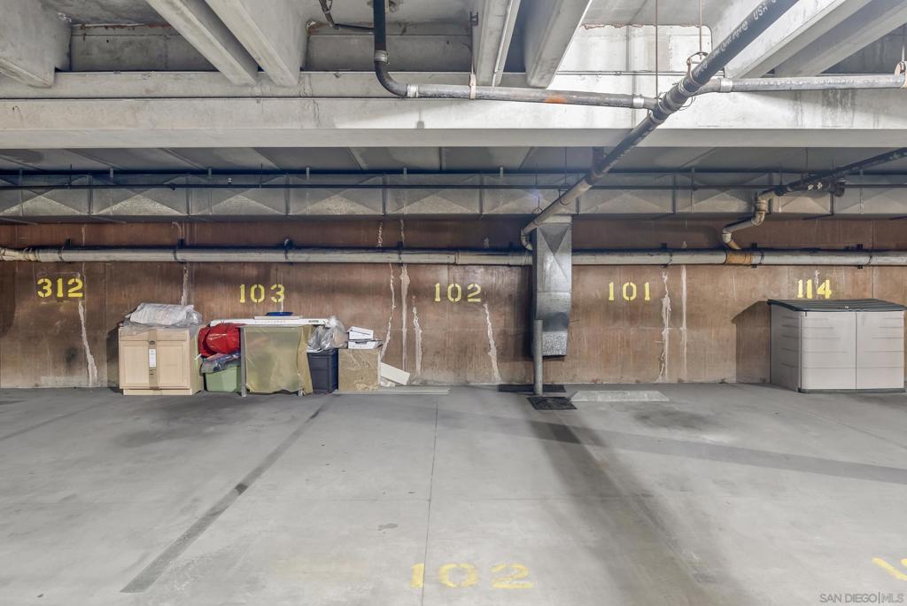 https://media.crmls.org/mediaz/df08ad4a-e68e-4cbe-9944-2e6629535b79.jpg?preset=X-Large