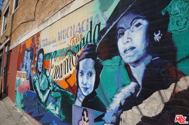 1016 Laguna Avenue, Los Angeles CA: https://media.crmls.org/mediaz/df08bea1-0b5a-40c1-afd0-2b69515b1c44.jpg