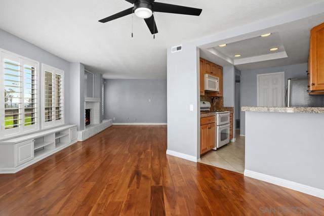 1914 Swallow Ln, Carlsbad CA: https://media.crmls.org/mediaz/df08da1a-b348-4be6-8d90-9b3e912020b2.jpg