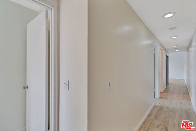 221 S Tower Drive, Beverly Hills CA: https://media.crmls.org/mediaz/df08e80c-c1c0-497b-8e08-76588aa24391.jpg