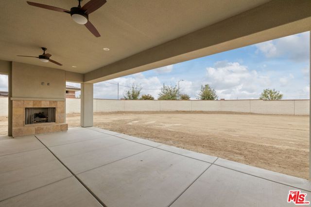 3719 Pathway Court, Bakersfield CA: https://media.crmls.org/mediaz/df0954fd-f041-488f-833f-e4d143bd88be.jpg