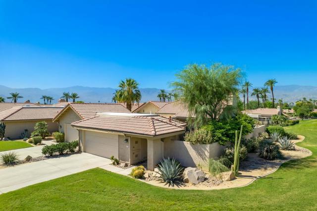 17 Margarita Road, Palm Desert CA: https://media.crmls.org/mediaz/df0a0fe9-bf94-436d-9d13-43485a280710.jpg