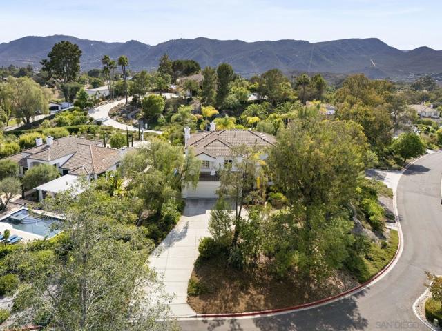 2505 Monterey Glen, Escondido CA: https://media.crmls.org/mediaz/df0a22f7-1f64-4e60-a35f-7a4362f39462.jpg
