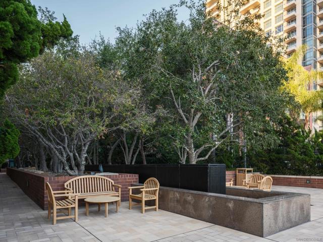 500 W Harbor Dr, San Diego CA: https://media.crmls.org/mediaz/df0a5bf2-9154-412f-9781-8c15d54e4b15.jpg