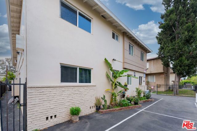 6934 Hinds Avenue, North Hollywood CA: https://media.crmls.org/mediaz/df0aacce-9cd4-4154-a4a9-88b17628ef33.jpg