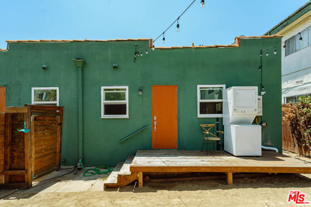 4307 Burns Avenue, Los Angeles CA: https://media.crmls.org/mediaz/df0acaef-dfc8-436d-9d21-3fbcc3c93647.jpg