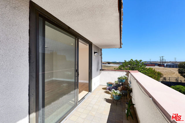 8828 Pershing Drive, Playa del Rey CA: https://media.crmls.org/mediaz/df0afd10-0e5a-4f12-9a80-6d60fee4bf6f.jpg