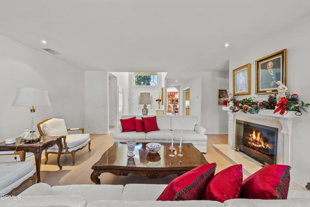 Detail Gallery Image 10 of 63 For 4240 Reyes Dr, Los Angeles,  CA 91356 - 4 Beds | 4/1 Baths