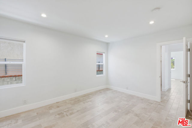 869 Warren Avenue photo 15