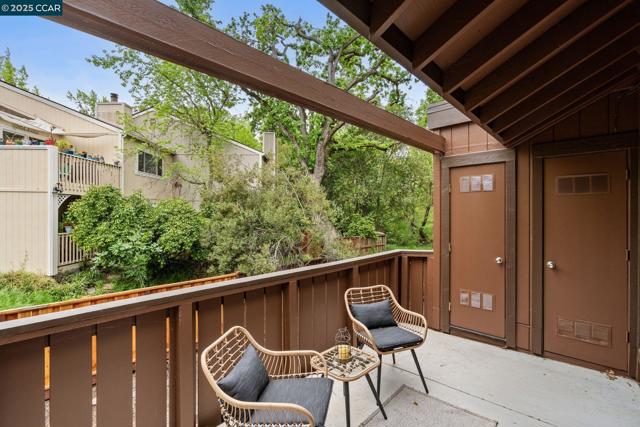 879 Camelback Pl, Pleasant Hill CA: https://media.crmls.org/mediaz/df0cf95a-1d6f-44b2-bcc6-dcb60e349c88.jpg