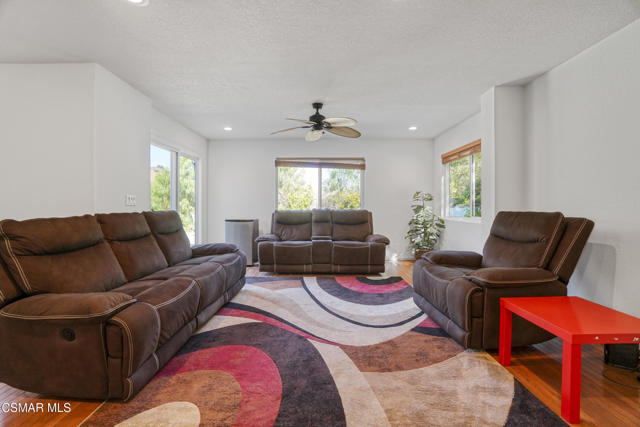 27802 Via Amistosa, Agoura Hills CA: https://media.crmls.org/mediaz/df0d175f-a310-4904-8f89-1f9cc98b5168.jpg