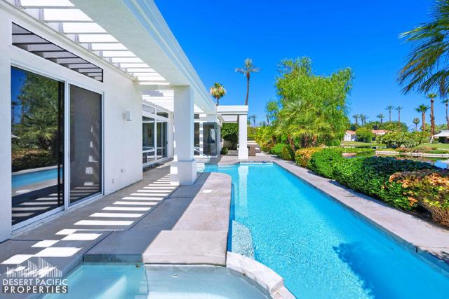 75070 Muirfield Court, Indian Wells CA: https://media.crmls.org/mediaz/df0d32bc-ad58-401e-a9ac-e9c9cf6d6130.jpg