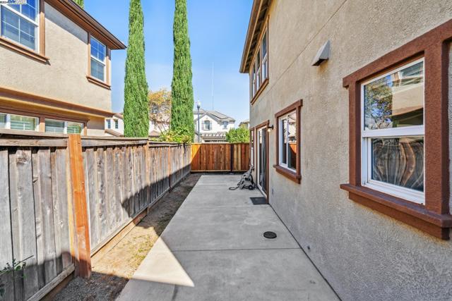 17351 Pheasant Downs Rd, Lathrop CA: https://media.crmls.org/mediaz/df0d5477-b474-4a7b-8a90-30164bc425bd.jpg