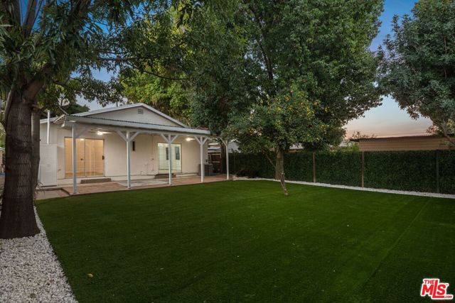 18536 Malden Street photo 3