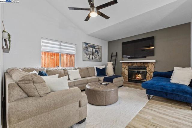 60 W South St, Tracy CA: https://media.crmls.org/mediaz/df0e2b99-b072-4cf6-8a43-9204a9a34561.jpg