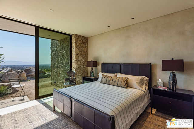 2215 Vista Distancia Court, Palm Springs, CA 92262