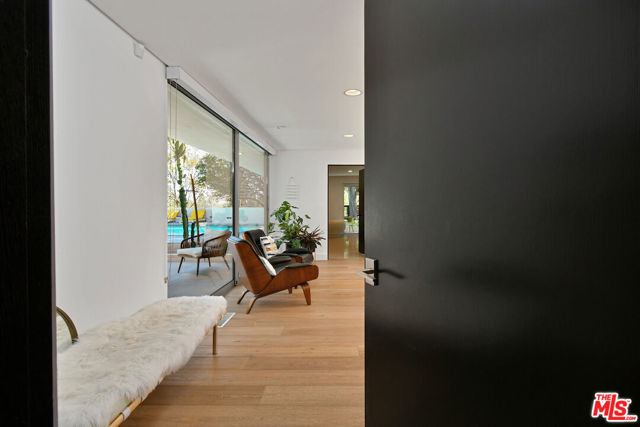 20150 Delita Drive, Woodland Hills CA: https://media.crmls.org/mediaz/df0e34fb-b140-4f76-83cd-19e9e580a86a.jpg