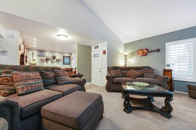 10976 Pallon Way, San Diego CA: https://media.crmls.org/mediaz/df0e5286-5bad-405e-bf5a-2e86d3f3d1a6.jpg