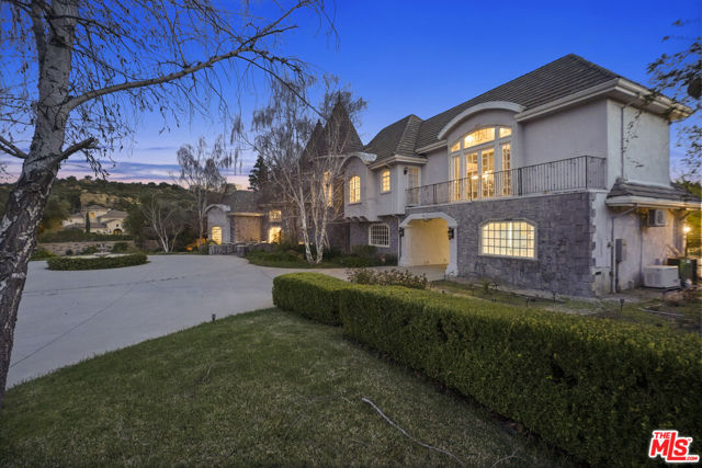 22510 La Quilla Drive, Chatsworth CA: https://media.crmls.org/mediaz/df0e6f55-3f4a-4b40-942d-d9df06588ed7.jpg