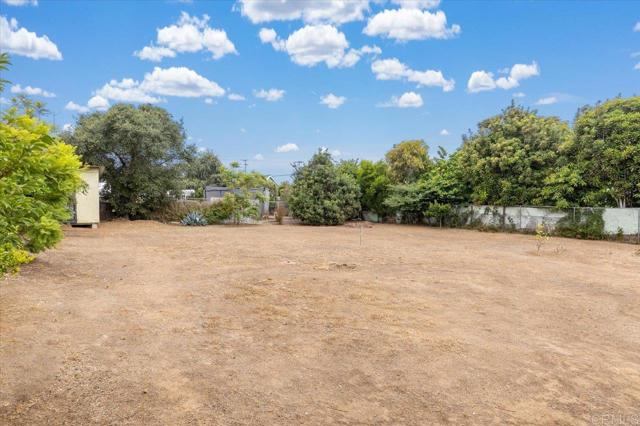334 Date Avenue, Carlsbad CA: https://media.crmls.org/mediaz/df0eb50f-adf5-434a-8c29-d04a42782d59.jpg