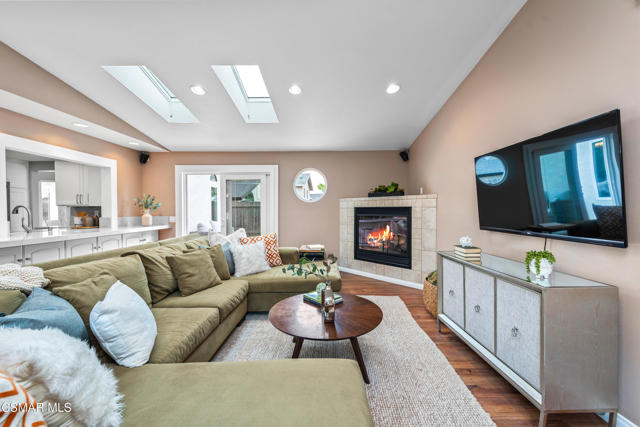 719 Westfield Court, Ventura CA: https://media.crmls.org/mediaz/df0f0522-e280-4f0e-a53c-7e773cea34fb.jpg