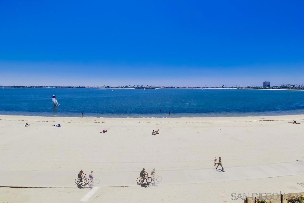 https://media.crmls.org/mediaz/df0f215f-c3c8-4bd1-be25-1257f9b75c23.jpg?preset=X-Large